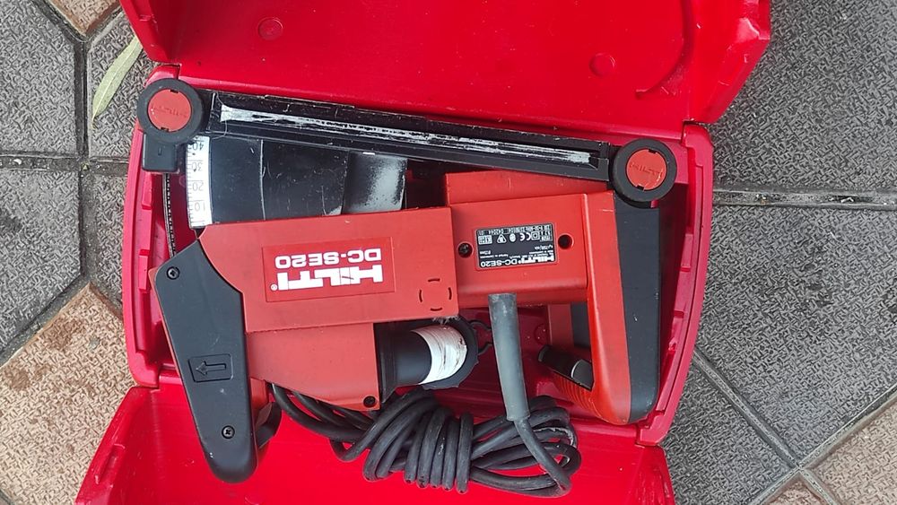 Mașina de făcut caneluri HILTI DC-SE 20 in stare excelenta