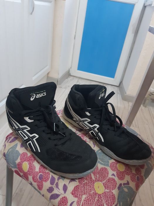 Борцовки , Аsiks