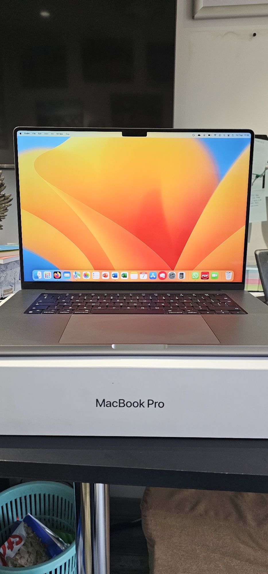 Laptop Apple MacBook pro 16,2"