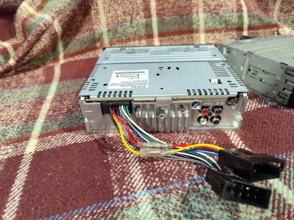 SONY CDX-G1100U & Sony CDX-GT40U 
55 W x 4
USB (тип A)
AUDIO AUX ОТПРЕ