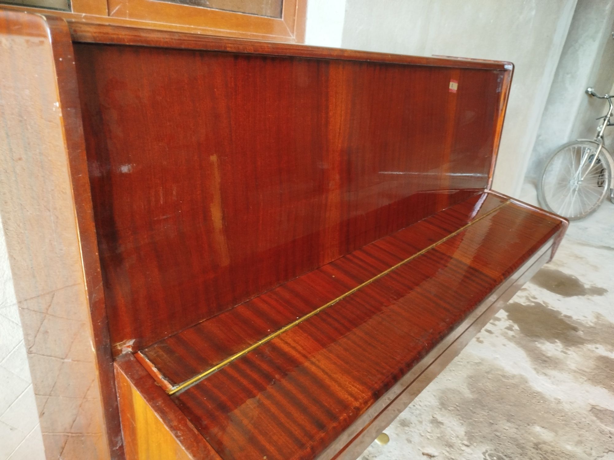 Pianino Belarus. Klavish va holati ajoyib.Narxi kelishiladi