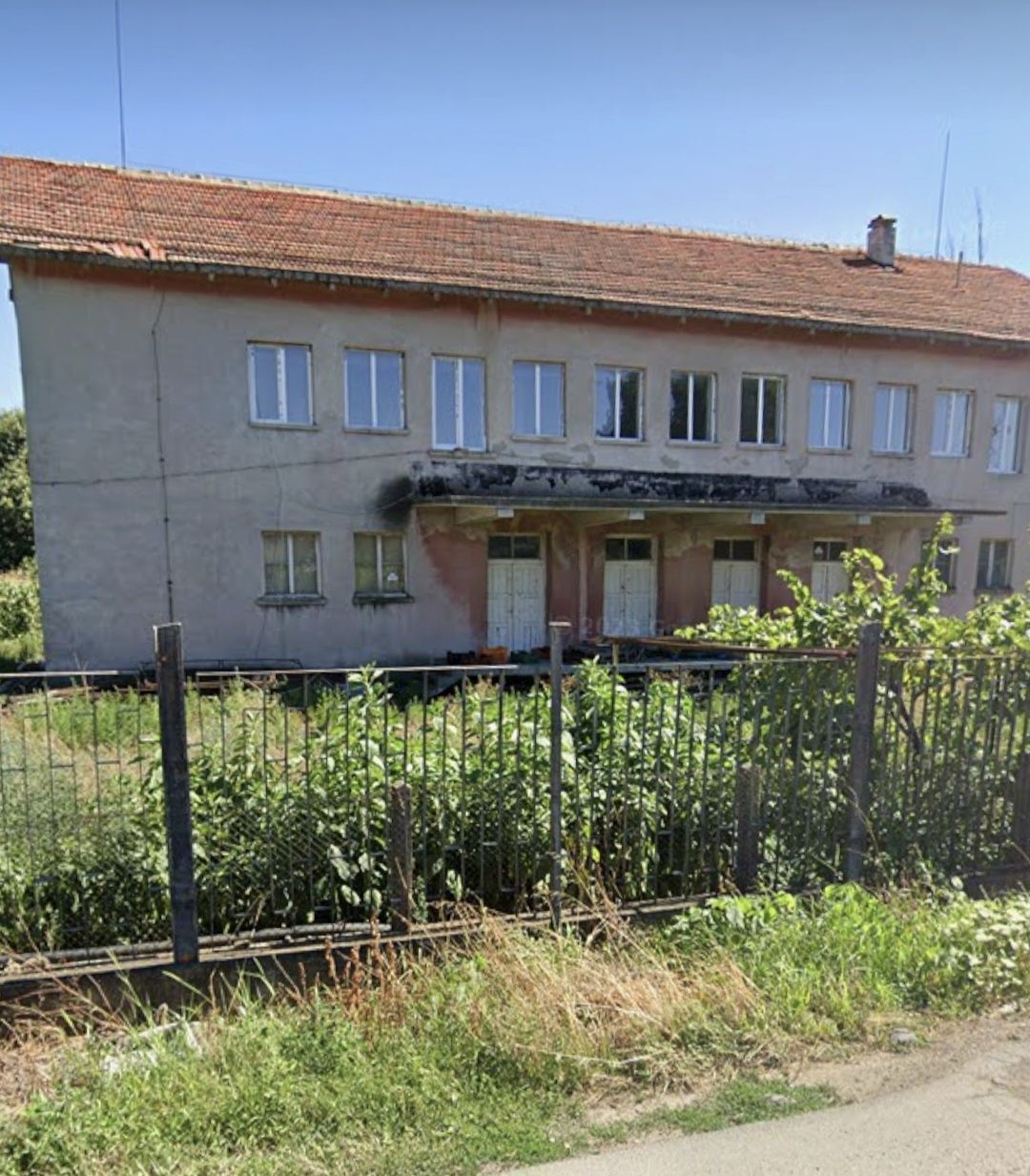 Промишлено помещение, 800 м2 на 2 етажа и двор 2000м2