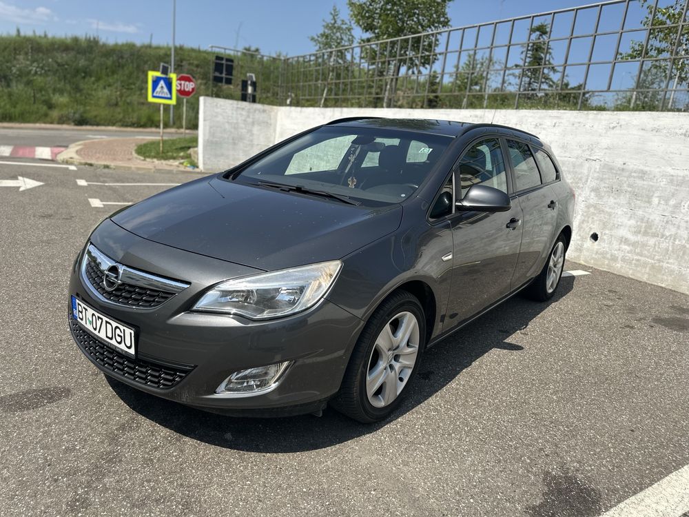 Opel Astra J 2011