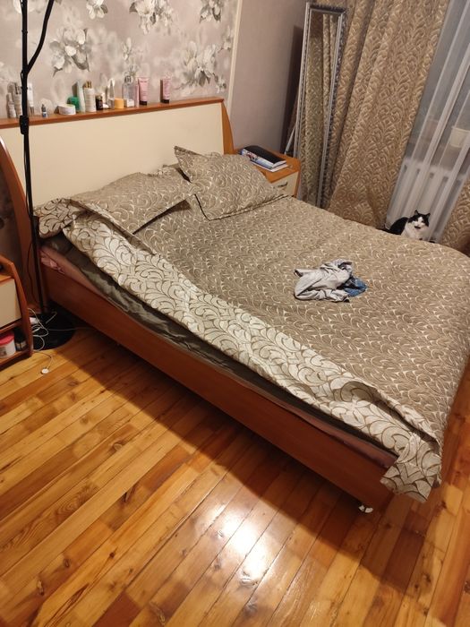 Продам кровать под  матрас 1.60 * 2.00 в хорошем состоянии.