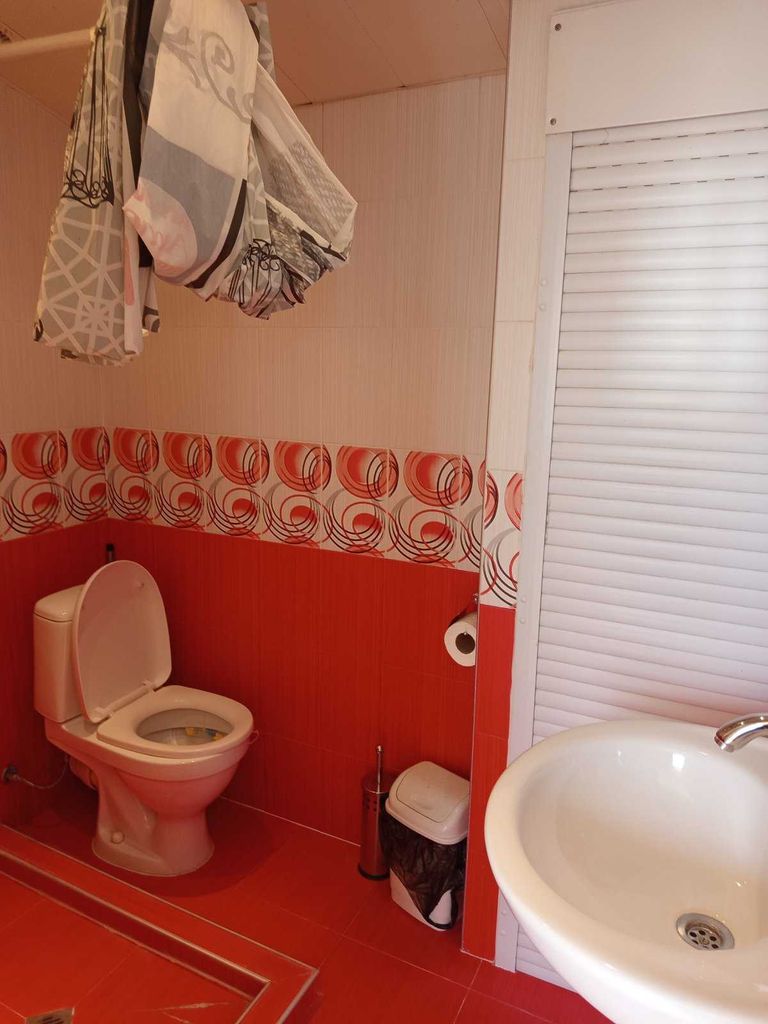 Дава се под наем Етаж от къща в Казанлък - 65 кв.м за 280.5 € - Снимка #4
