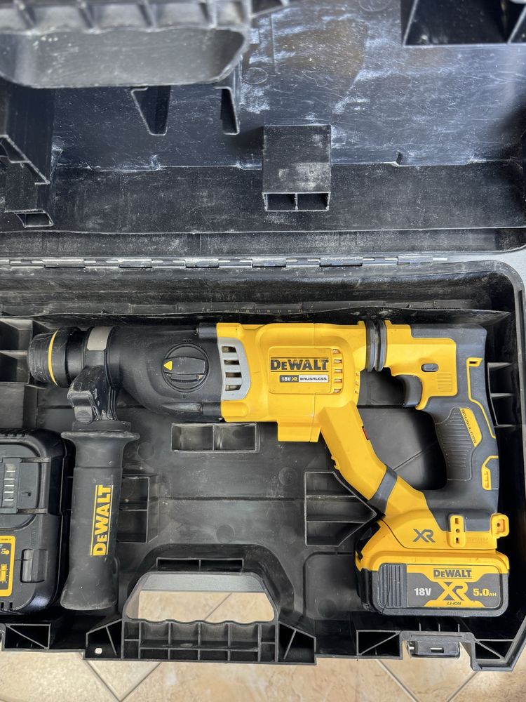 Продавам акумулаторен перфоратор Dewalt DCH263