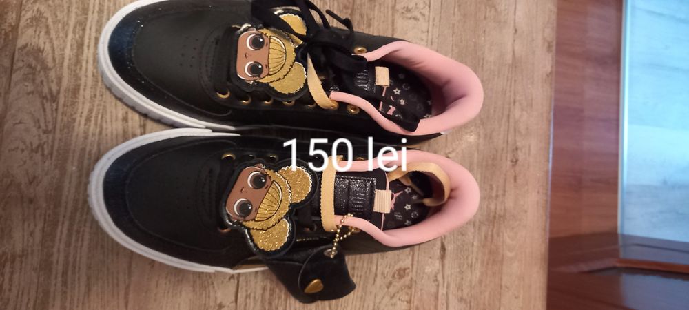 Vând adidasi purtati