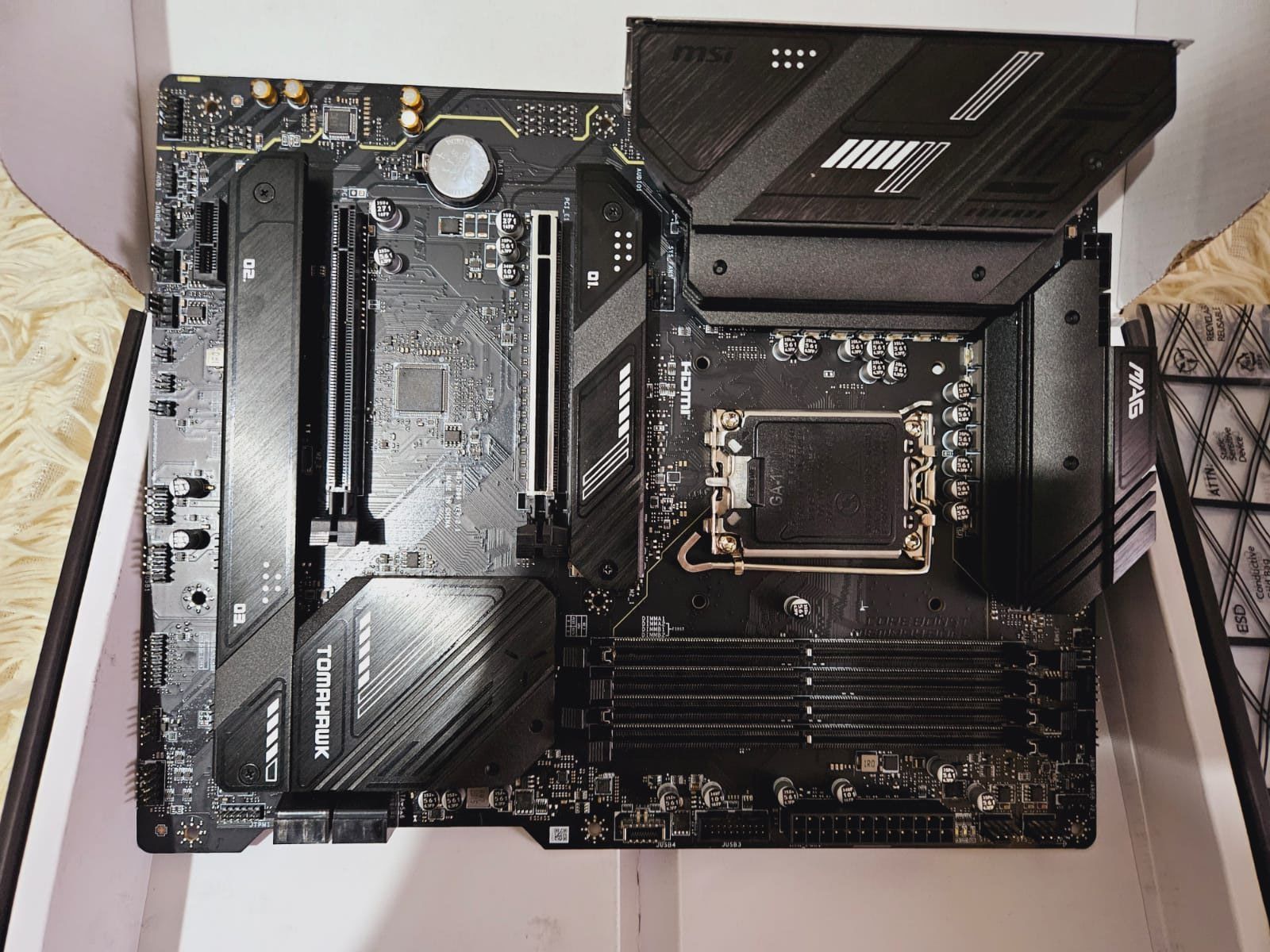 Продам материнскую плату MAG B760 TOMAHAWK WIFI