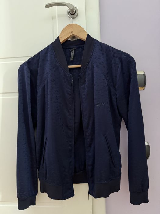 Тънко яке Guess