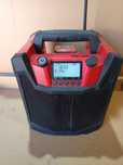 Boxa hilti cu bluetooth și funcție de încărcător acumulator