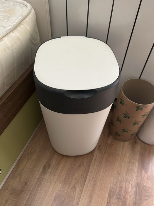 Tommee tippee кош за памперси плюс касети и пълнители