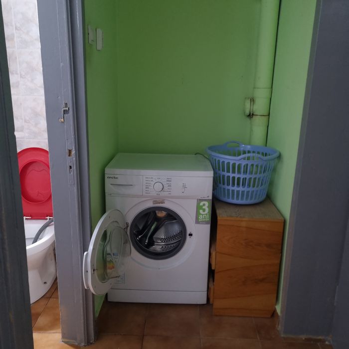 Închiriez apartament cu 2 camere