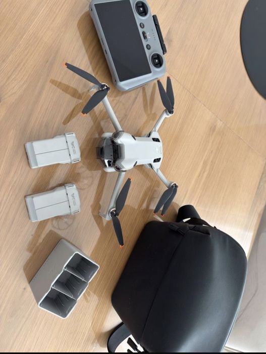 Dronă DJI Mini 4 Pro  Fly More Bundle Garantie