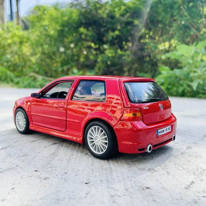 Maisto sp edition кола vw volkswagen golf r32 два цвята