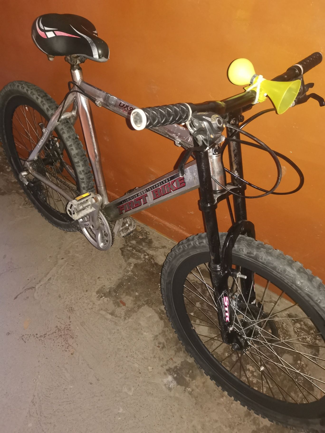 Vând bicicleta de adulți.