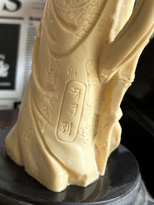 Statueta orientala rasina