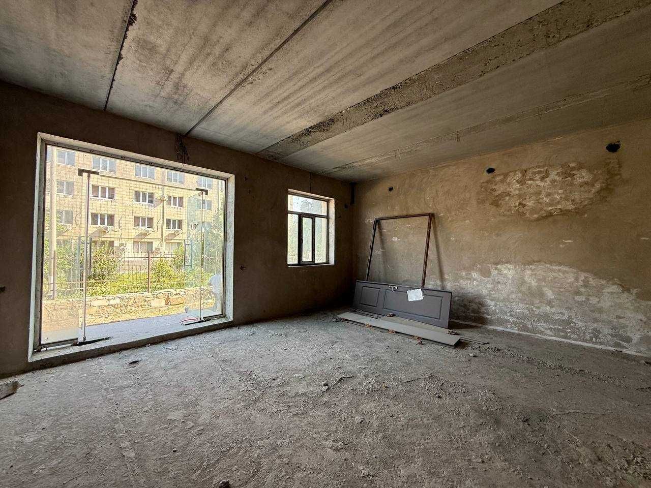 TAYYOR NOTURAR 240 m2 joy sotiladi