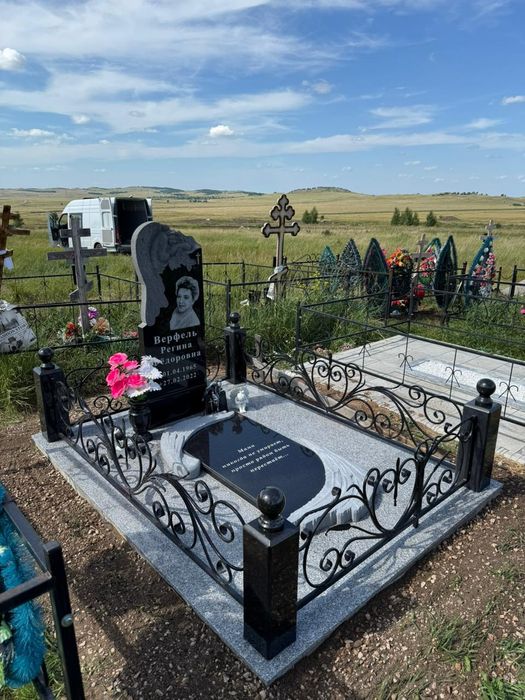 Кирпичные и гранитные кладки, памятники.