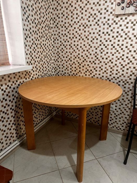 Стол для кухни дерево