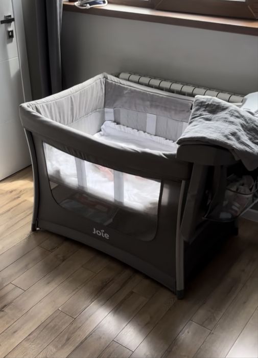 Манеж/ кровать для малыша joie