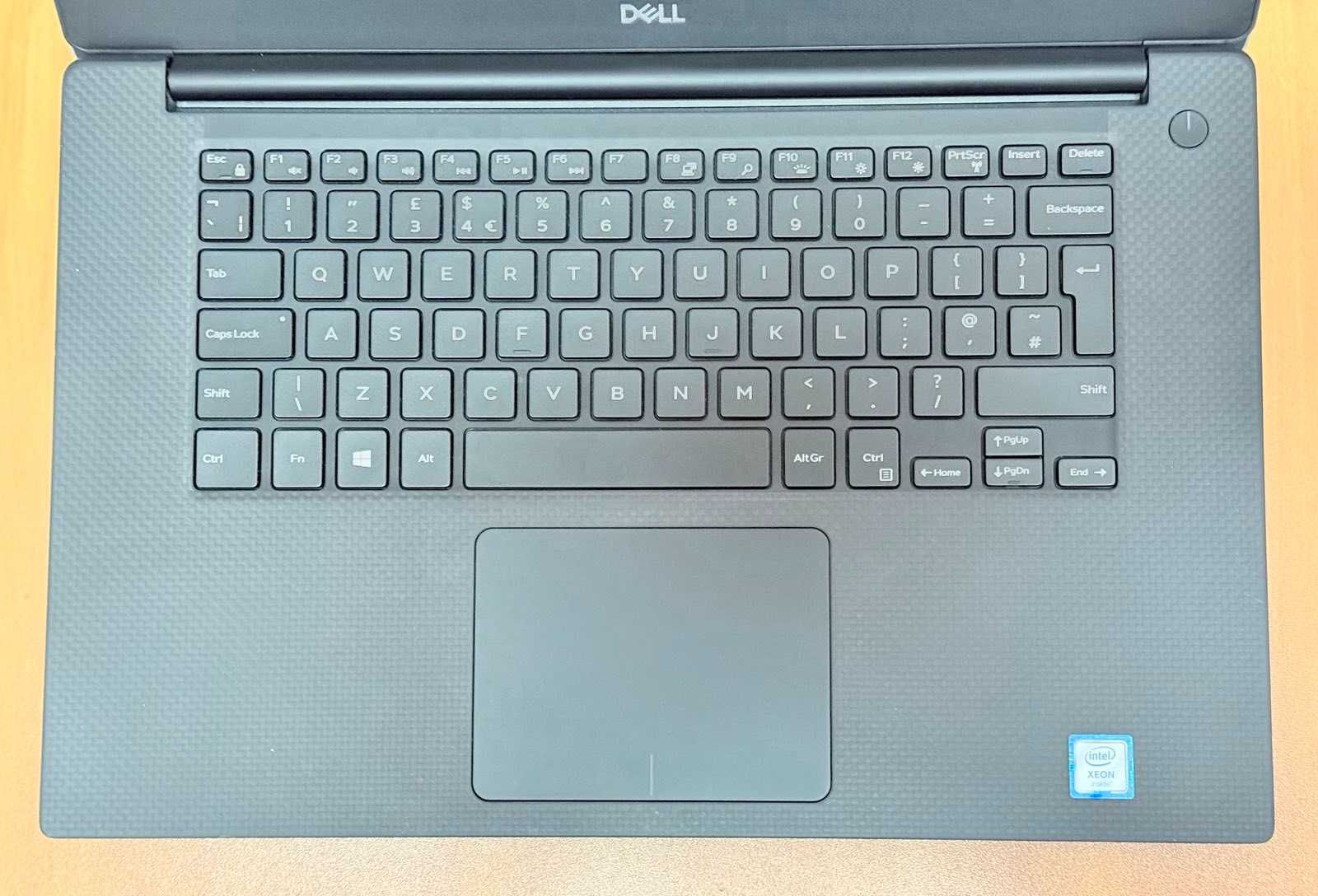 Dell 5540/ intel Xeon/ 64GB / 512GB SSD/ Quadro T1000 / IGZO 100% sRGB