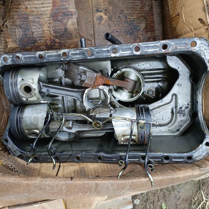 Головка от двигателя 4JB1 цена за всё.
