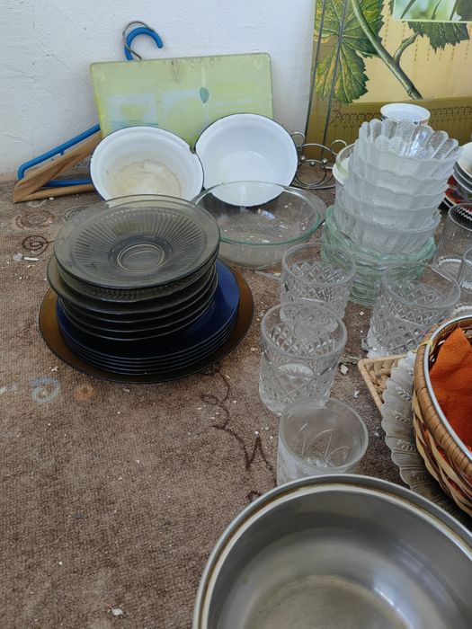 Чинии и чаши от порцелан и стъкло