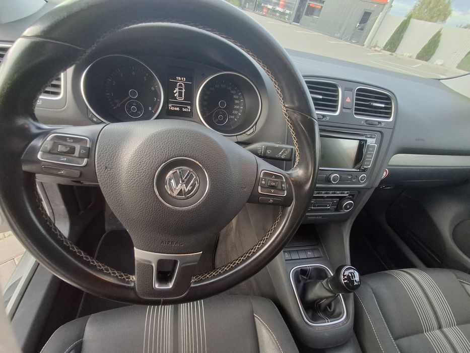 Vând Volkswagen Golf VI