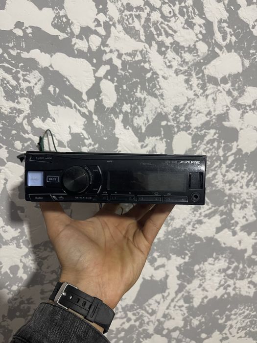 Alpine magnitol sotiladi 4/50w