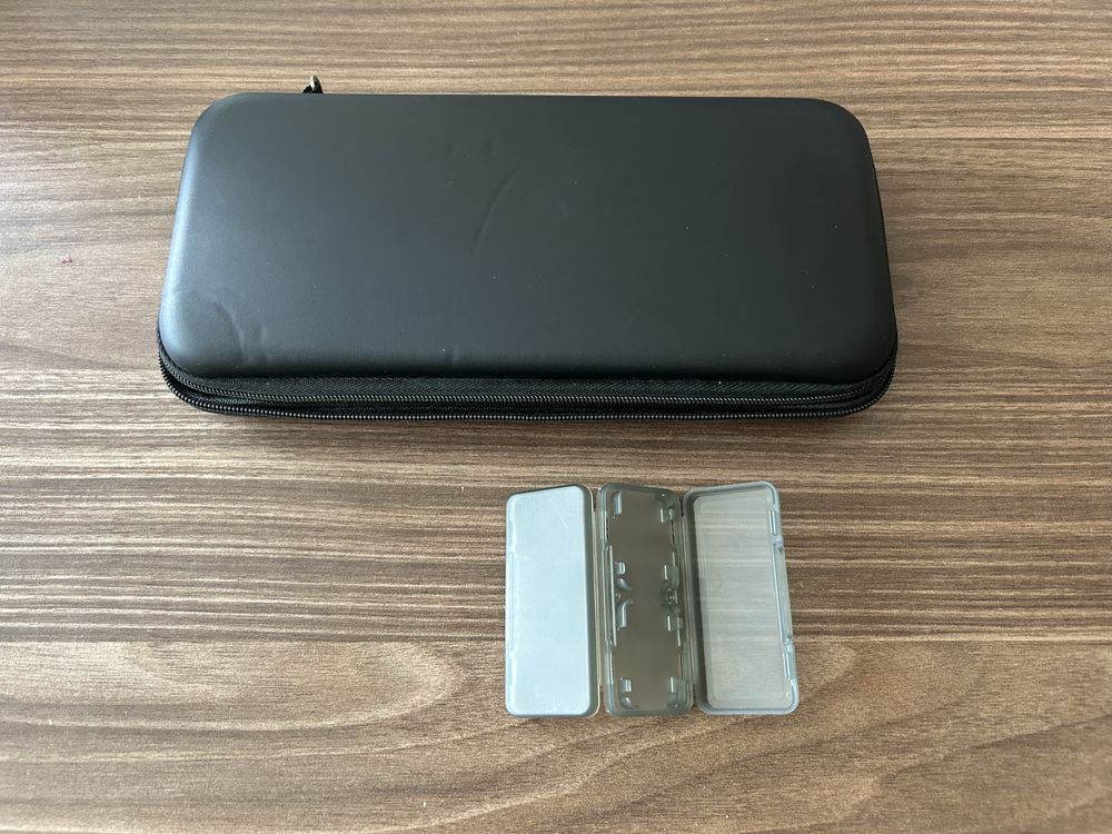 Nintendo Switch конзола (без Dock) + калъф + кутийка за игри + зарядно