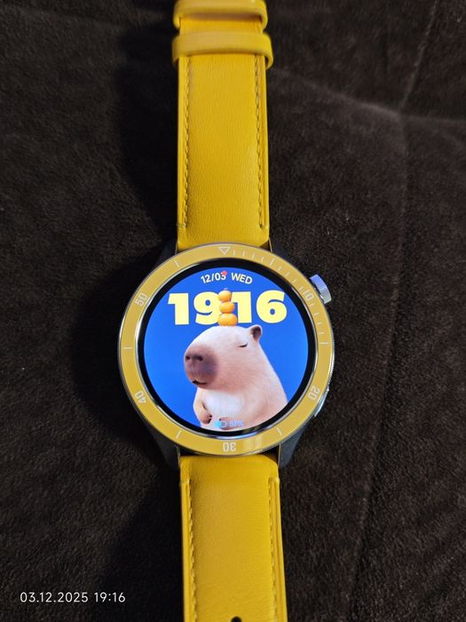 Huawei watch S4, silver and yellow