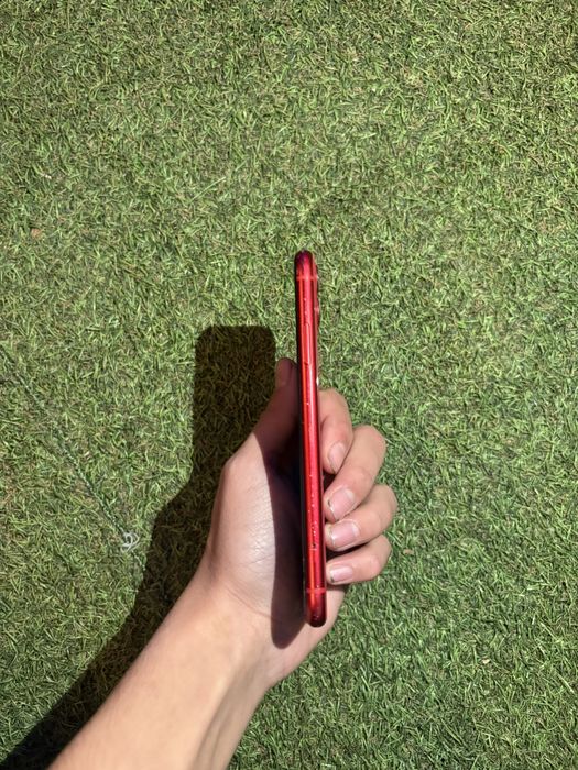 Vănd iphone 11 red