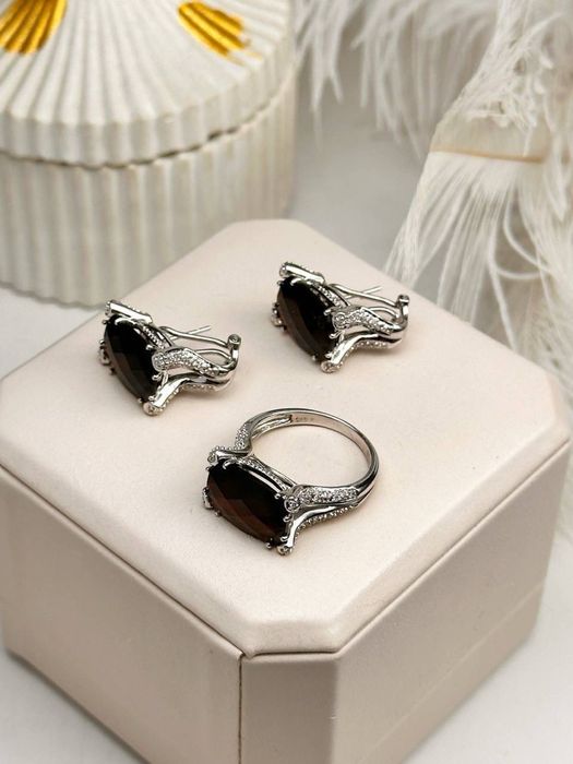 Garnet Royale- комплект из белого золото 585 пробы с бриллиантами