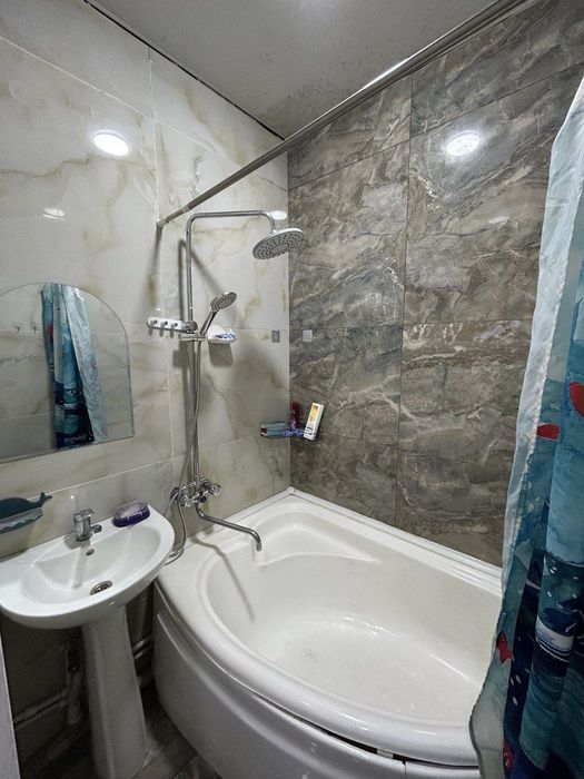 Buyuk ipak yoʻli metrosi Parkent bozori 2 daqiqa Arenda kvartira bor