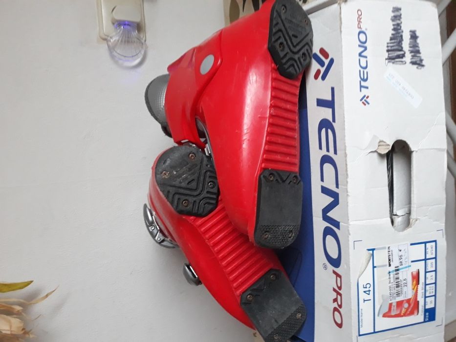 Vând clapari de schi Tecno