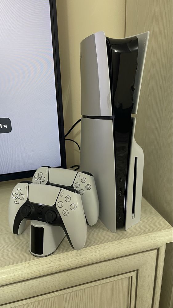 Продам PlayStation 5 [память 1 TB]