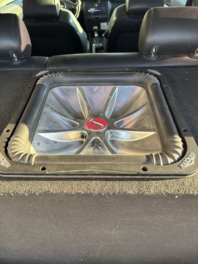 Бас каса kicker L5 15 ска с Усилвател !