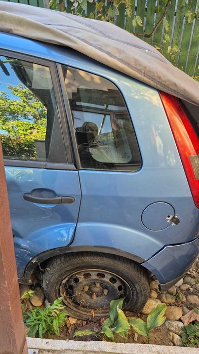Ford Fiesta 1.4 benzină 2003 – pentru piese sau reparație – întreagă