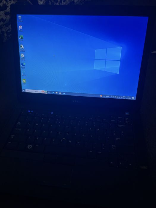 Vând laptop Dell în stare destul de buna!