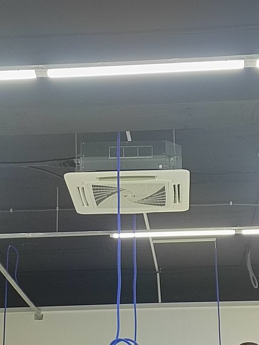 Kandisaner ustanovka. Кондитционер установка