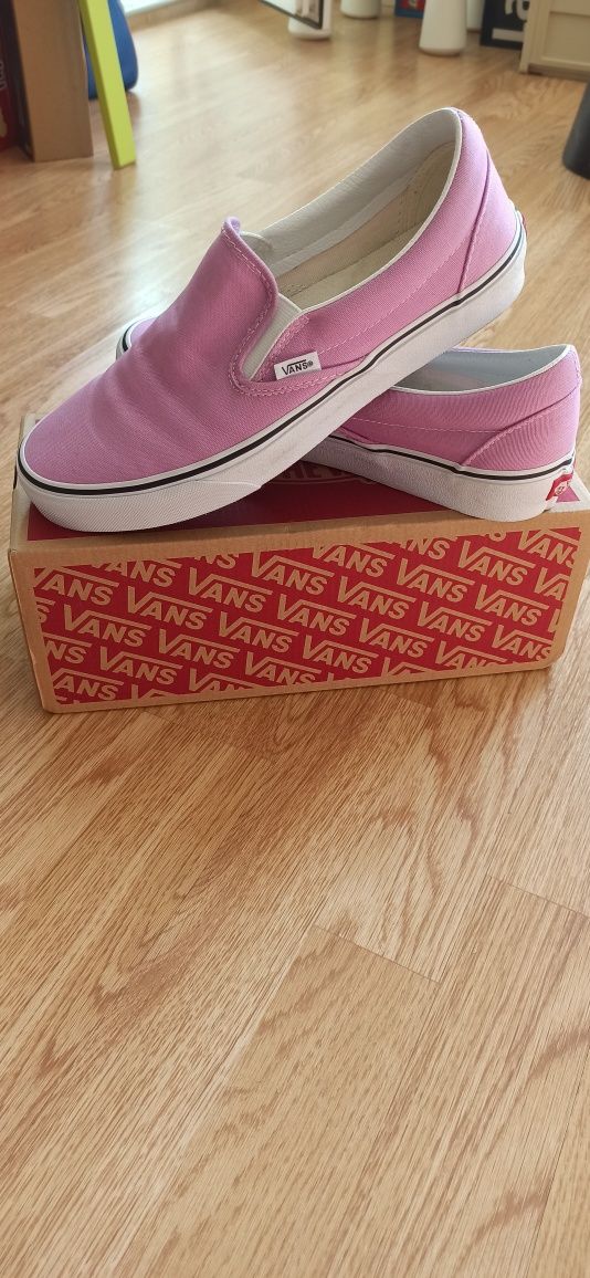 VANS - оригинални кецове,41 номер,нови