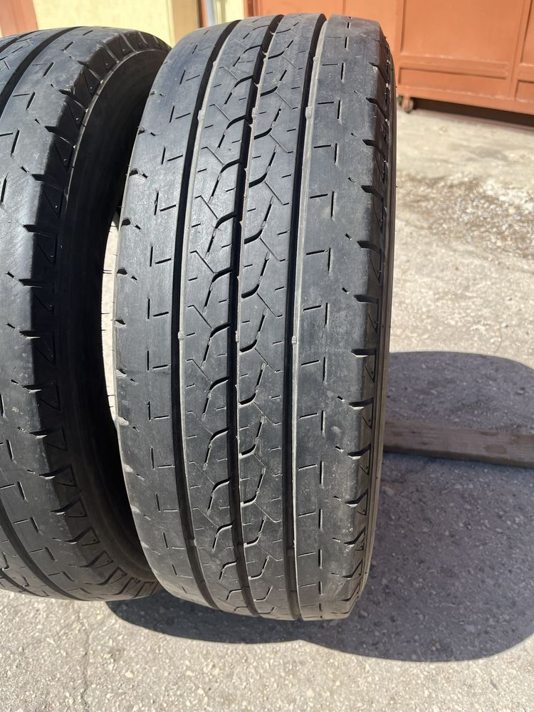 2 бр. гуми за бус 225/65/16C Bridgestone DOT 0322 7,5 mm