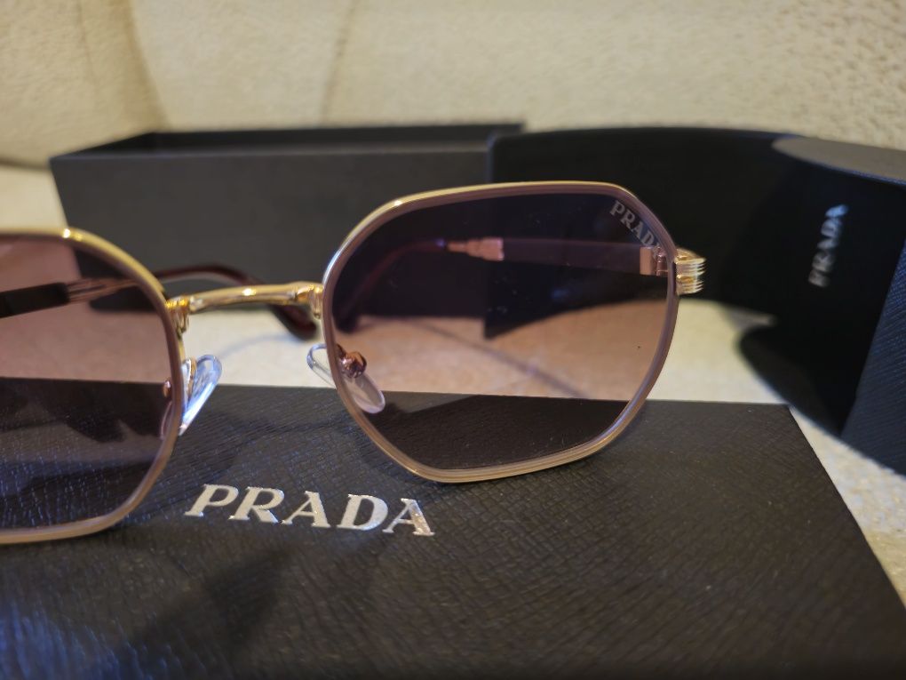 Слънчеви очила Prada