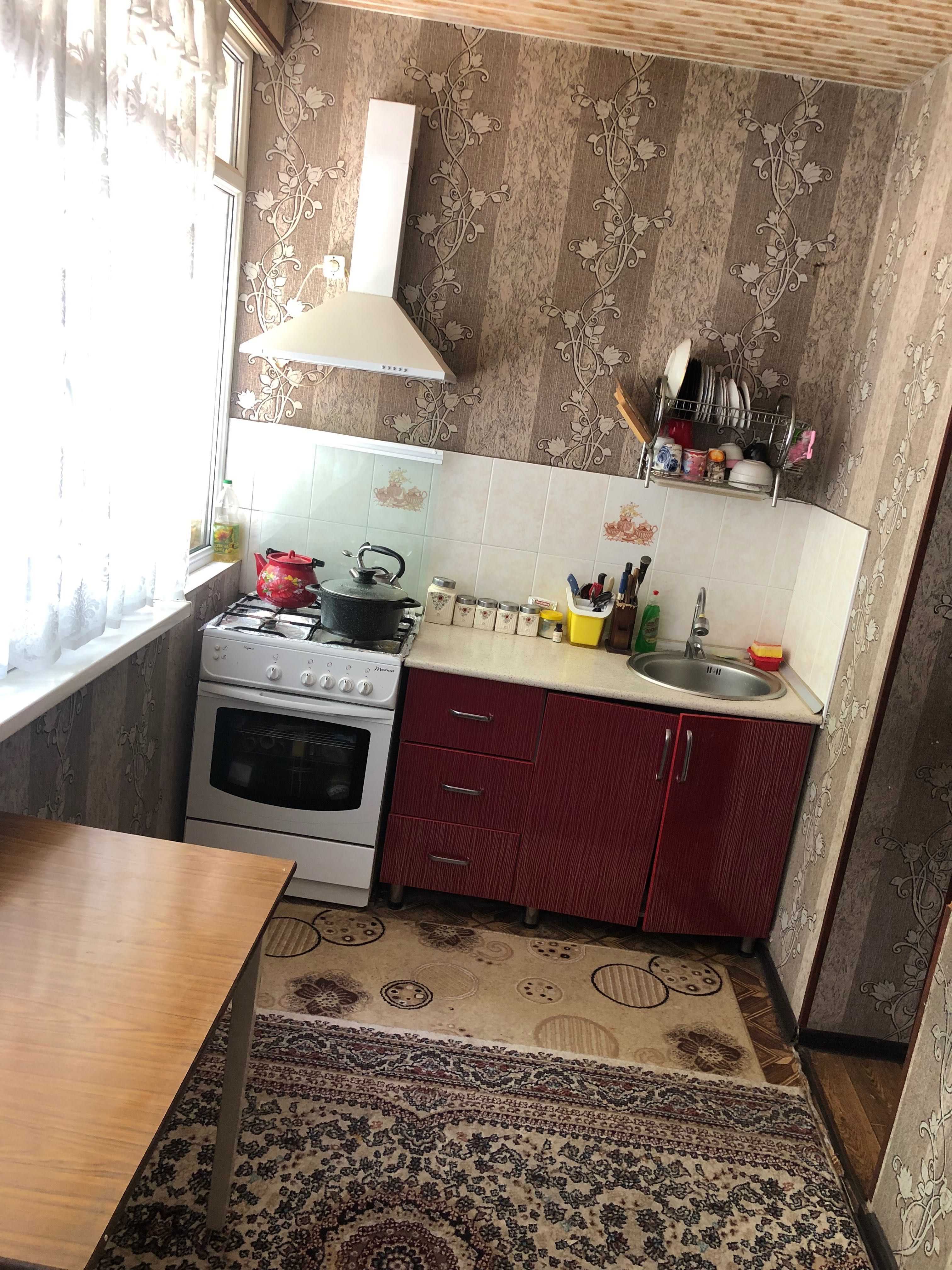 Sergeli chinor metrosi yonida 4 xonali uy sotiladi