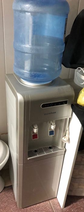 Продаю кулер для воды с холодильником