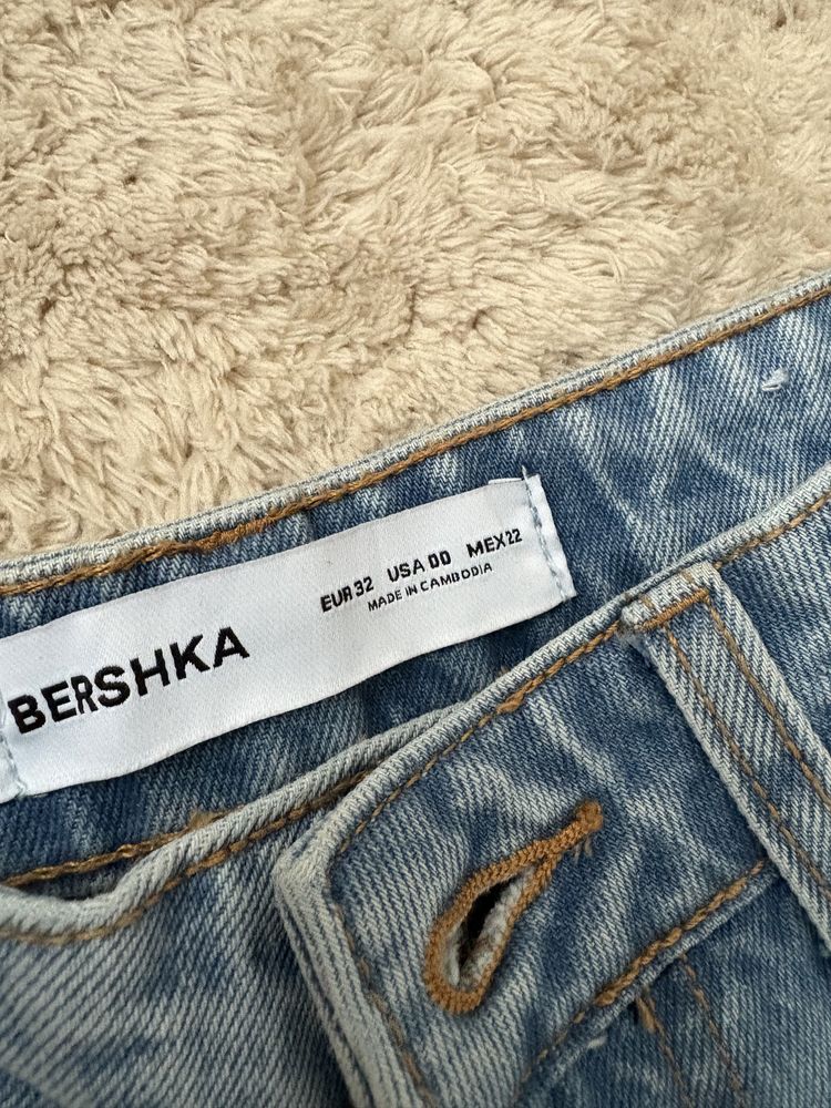 Дънки bershka нови