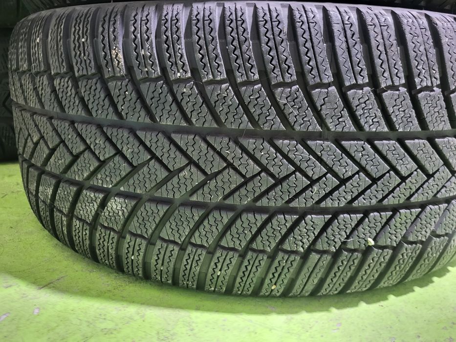 4 бр зимни гуми 245/35/19 Bridgestone