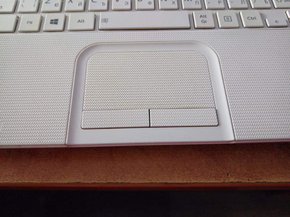 Лаптоп TOSHIBA плюс подарък чанта