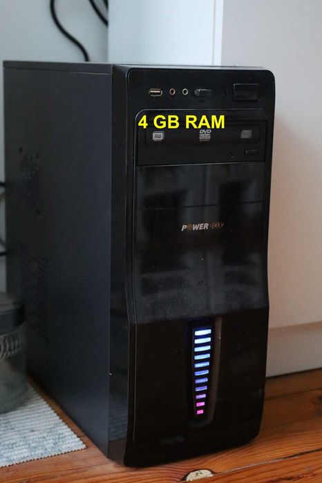 Два настолни компютъра