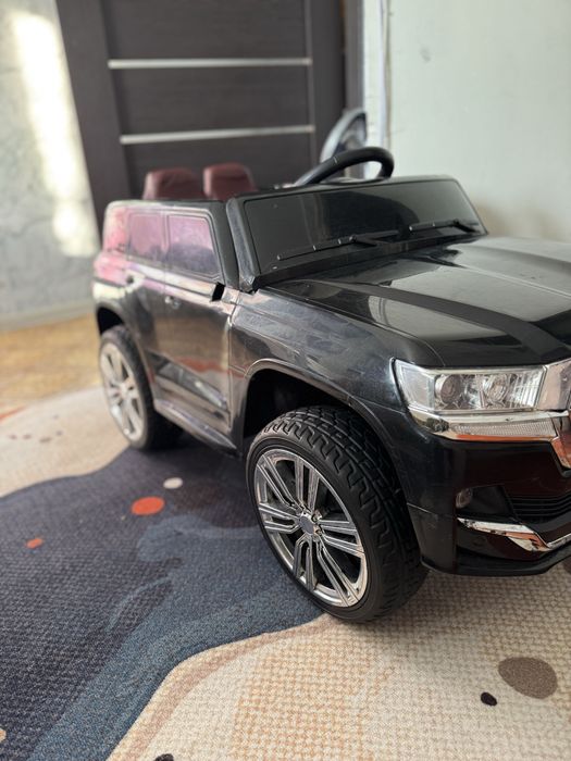 Машина детская с пультом